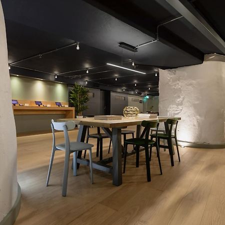 Zedwell Underground Hotel Tottenham Court Rd London Eksteriør bilde
