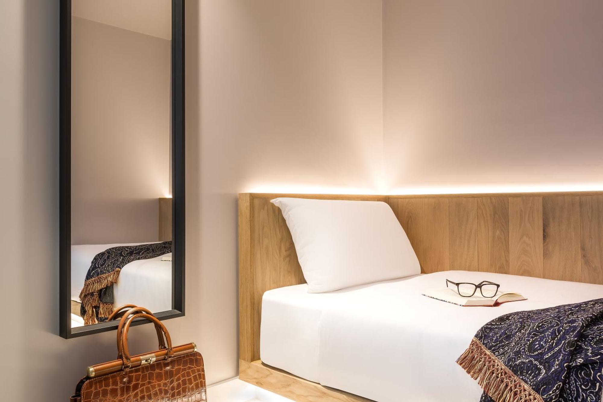Zedwell Underground Hotel Tottenham Court Rd London Eksteriør bilde